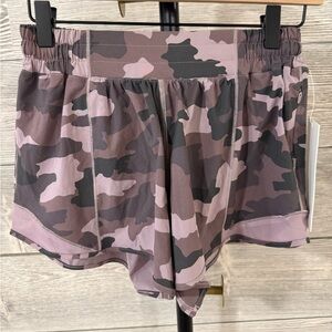 NWT 🎉 Lululemon Hotty Hot LR Short 4” Lined